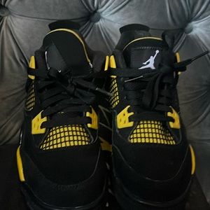 Fairly new, kids unisex Retro4 Jordan’s size 3.5